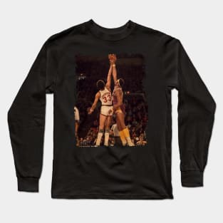 Wilt Chamberlain vs Kareem Abdul Jabbar, The Battle of The NBA Gods Long Sleeve T-Shirt